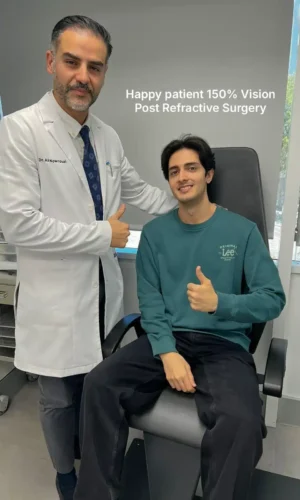 Dr. Ali Nowrouzi con un paciente