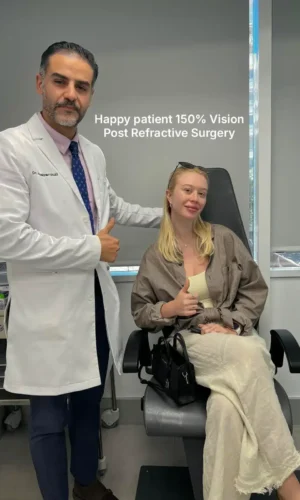 Dr. Ali Nowrouzi con un paciente